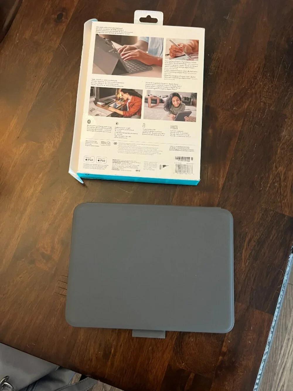 Logitech Slim Folio iPad 10th Gen & A16 Wireless Keyboard Integrated Blutetooth